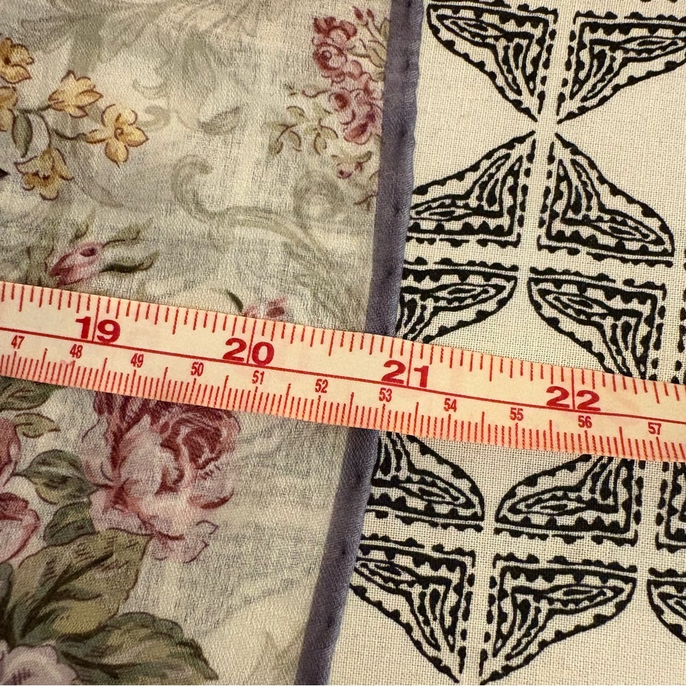 NWT BURBERRY Vintage Floral Scarf - Picture 3 of 13